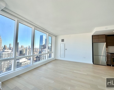 West 38th Street - Photo Thumbnail 5