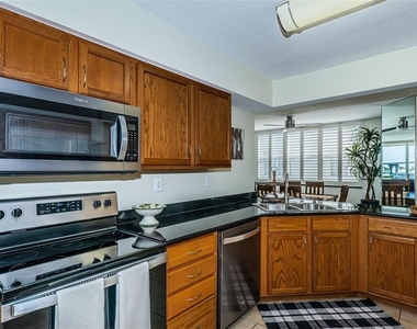 6081 Bahia Del Mar Circle - Photo Thumbnail 2