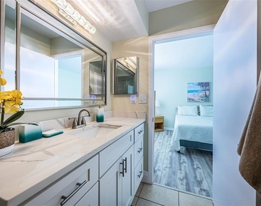 6081 Bahia Del Mar Circle - Photo Thumbnail 17
