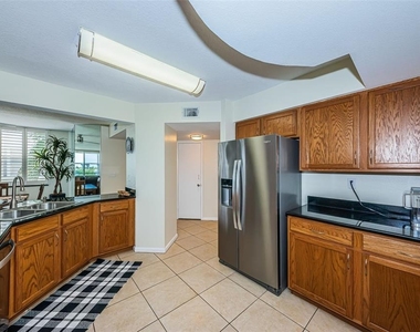 6081 Bahia Del Mar Circle - Photo Thumbnail 3