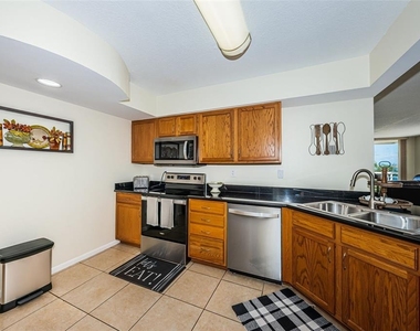 6081 Bahia Del Mar Circle - Photo Thumbnail 4