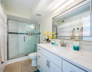 6081 Bahia Del Mar Circle - Photo Thumbnail 16