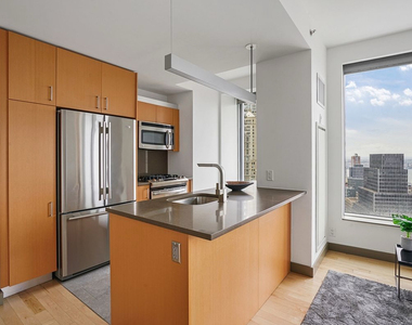 Spruce Street - Photo Thumbnail 1
