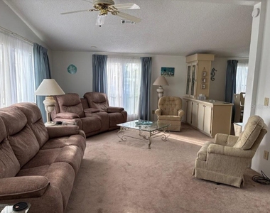 617 Webb Way - Photo Thumbnail 9