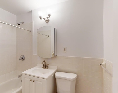 340 East 53rd Street - Photo Thumbnail 2