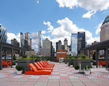 West 53rd Street - Photo Thumbnail 5