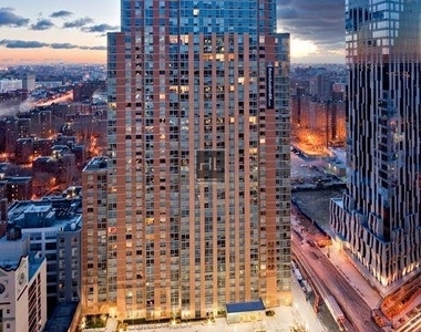 Gold Street - Photo Thumbnail 0