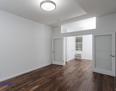 East 84th Street - Photo Thumbnail 0