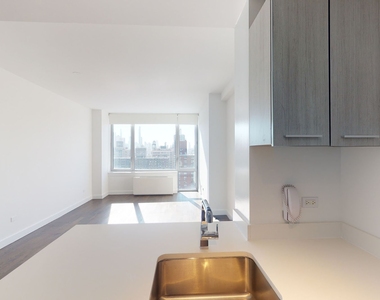 801 Amsterdam Ave - Photo Thumbnail 3
