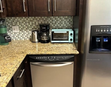 909 Ne 23rd Dr - Photo Thumbnail 9