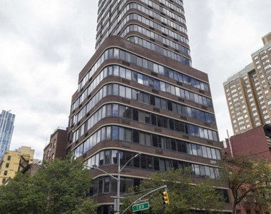 159 E 30th Street - Photo Thumbnail 4