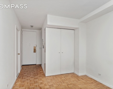 159 E 30th Street - Photo Thumbnail 2