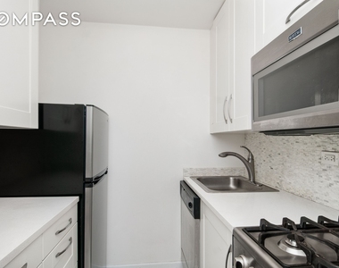 159 E 30th Street - Photo Thumbnail 1