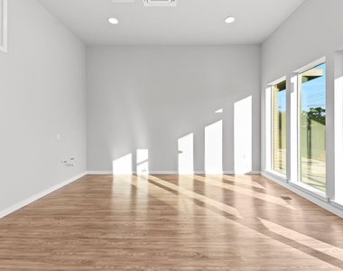 4510 Terry-o Ln - Photo Thumbnail 3
