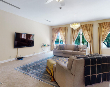 7987 Hollyridge Road - Photo Thumbnail 15