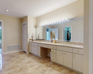 7987 Hollyridge Road - Photo Thumbnail 5