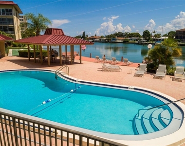 105 Island Way - Photo Thumbnail 4