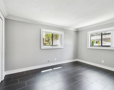 2942 W Bay Drive - Photo Thumbnail 29