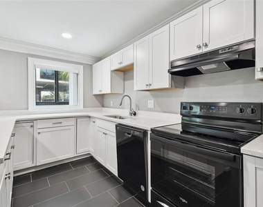 2942 W Bay Drive - Photo Thumbnail 15