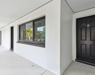 2942 W Bay Drive - Photo Thumbnail 6