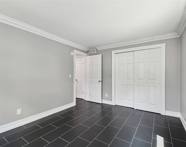 2942 W Bay Drive - Photo Thumbnail 31