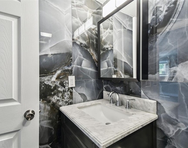 2942 W Bay Drive - Photo Thumbnail 23