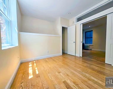 West 11th Street - Photo Thumbnail 6