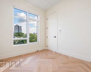 179 Meserole Street - Photo Thumbnail 9