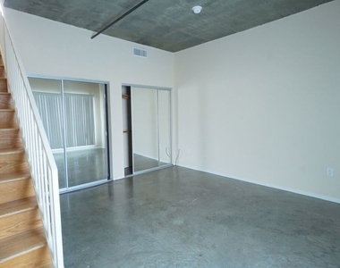 922 W 23rd Street - Photo Thumbnail 12