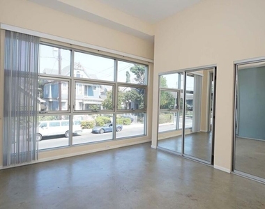 922 W 23rd Street - Photo Thumbnail 9