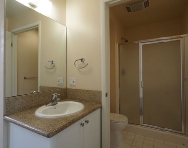 922 W 23rd Street - Photo Thumbnail 5