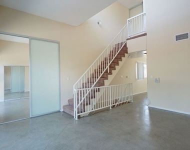 922 W 23rd Street - Photo Thumbnail 7