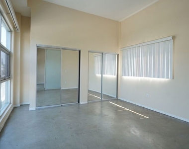922 W 23rd Street - Photo Thumbnail 8