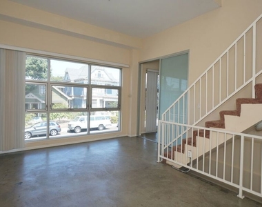 922 W 23rd Street - Photo Thumbnail 6