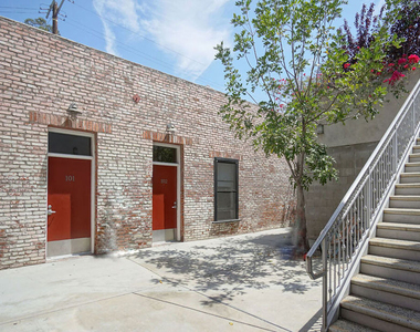 922 W 23rd Street - Photo Thumbnail 3