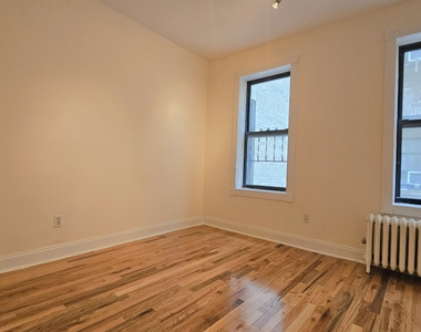 20 Magaw Place - Photo Thumbnail 2