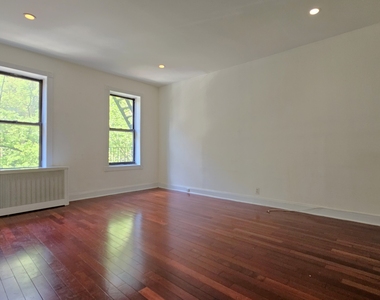 20 Magaw Place - Photo Thumbnail 1
