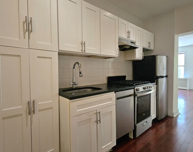 20 Magaw Place - Photo Thumbnail 2