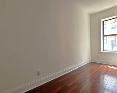20 Magaw Place - Photo Thumbnail 4
