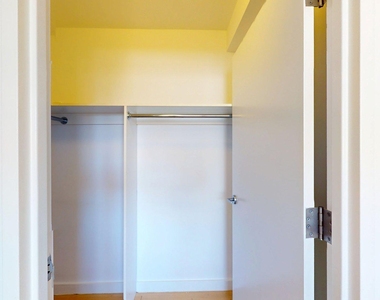East 39th Street - Photo Thumbnail 4