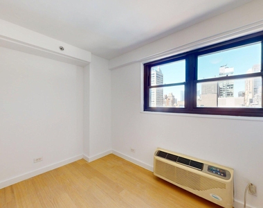 East 39th Street - Photo Thumbnail 3