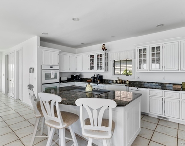 390 Old Montauk Highway - Photo Thumbnail 22