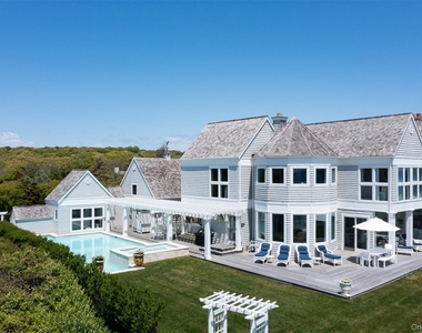 390 Old Montauk Highway - Photo Thumbnail 3