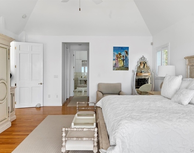390 Old Montauk Highway - Photo Thumbnail 27
