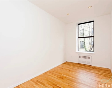 1558 York Avenue - Photo Thumbnail 1