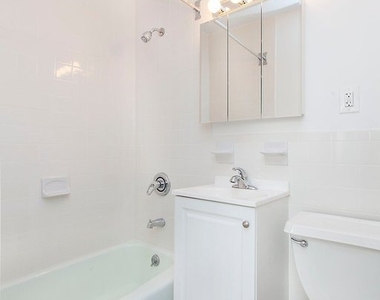 1558 York Avenue - Photo Thumbnail 2