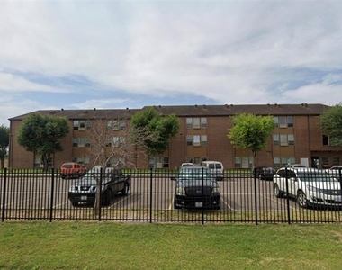 900 Los Ebanos Rd - Photo Thumbnail 5