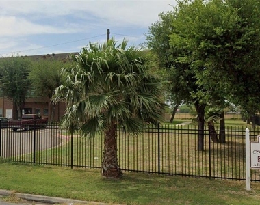 900 Los Ebanos Rd - Photo Thumbnail 1
