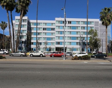 15211 Sherman Wy - Photo Thumbnail 4