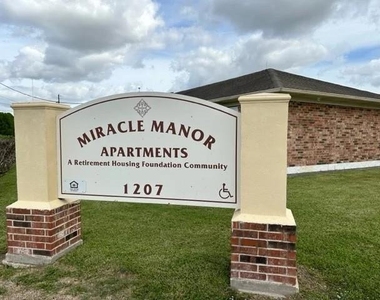 1207 Miracle Dr - Photo Thumbnail 6